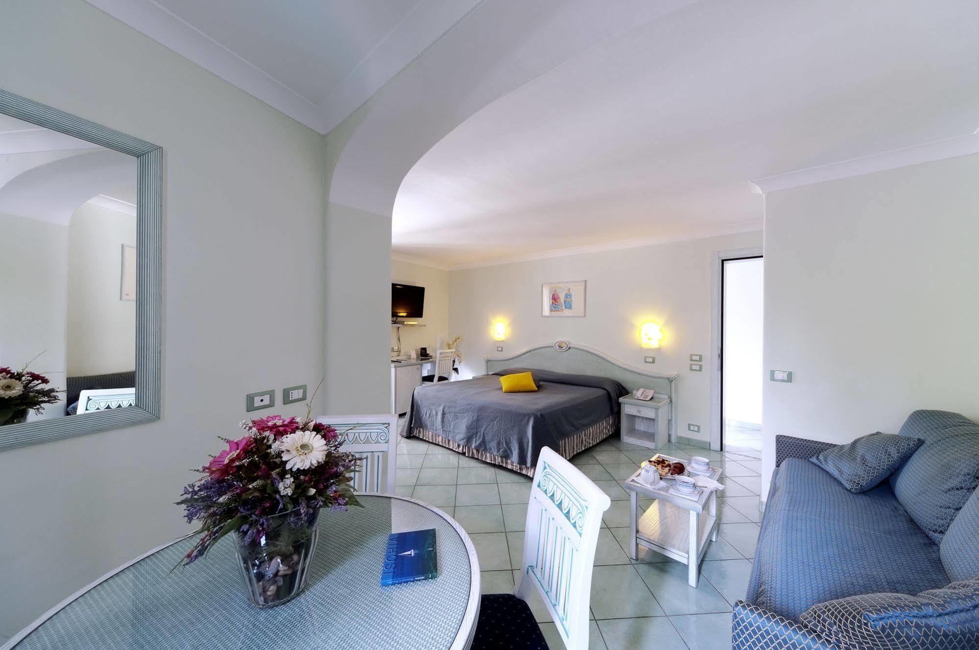 Hotel Bellevue Benessere & Relax イスキア島 エクステリア 写真